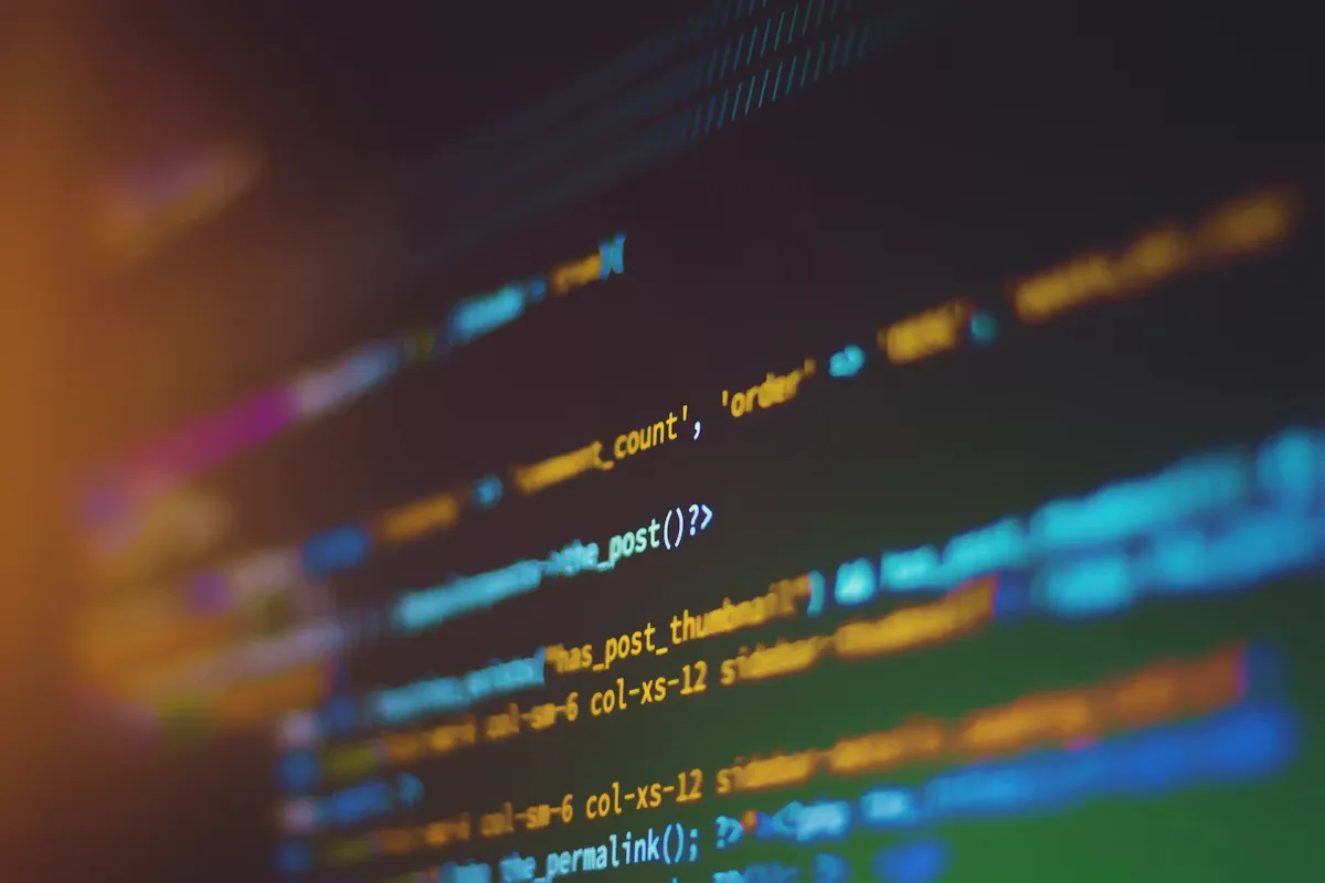 Szöveges fájl szerkesztése: az llms.txt a weboldal gyökerében található Markdown fájl
